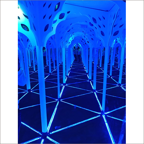 Amusement Mirror Maze Game