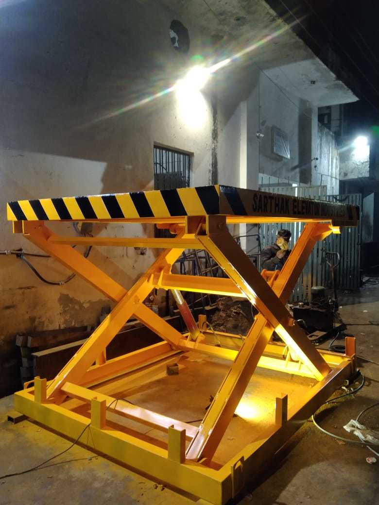 Hydraulic Scissor Lift - Mobile Electric Model, Different Sizes Available, Durable Yellow Design