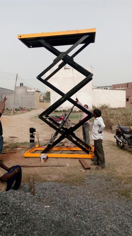 Hydraulic Scissor Lift - Mobile Electric Model, Different Sizes Available, Durable Yellow Design
