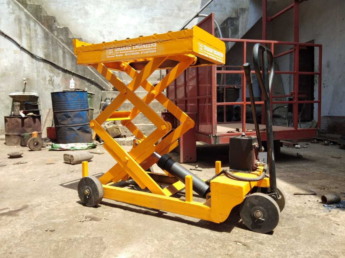 Hydraulic Scissor Lift - Mobile Electric Model, Different Sizes Available, Durable Yellow Design