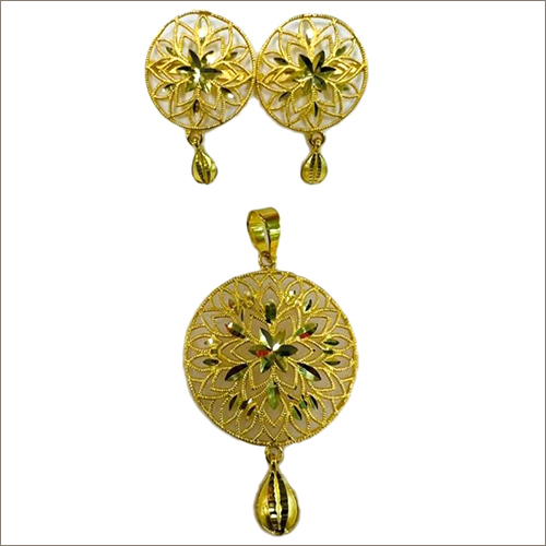 लेडीज़ गोल्ड पेंडेंट सेट जेंडर: महिलाएं