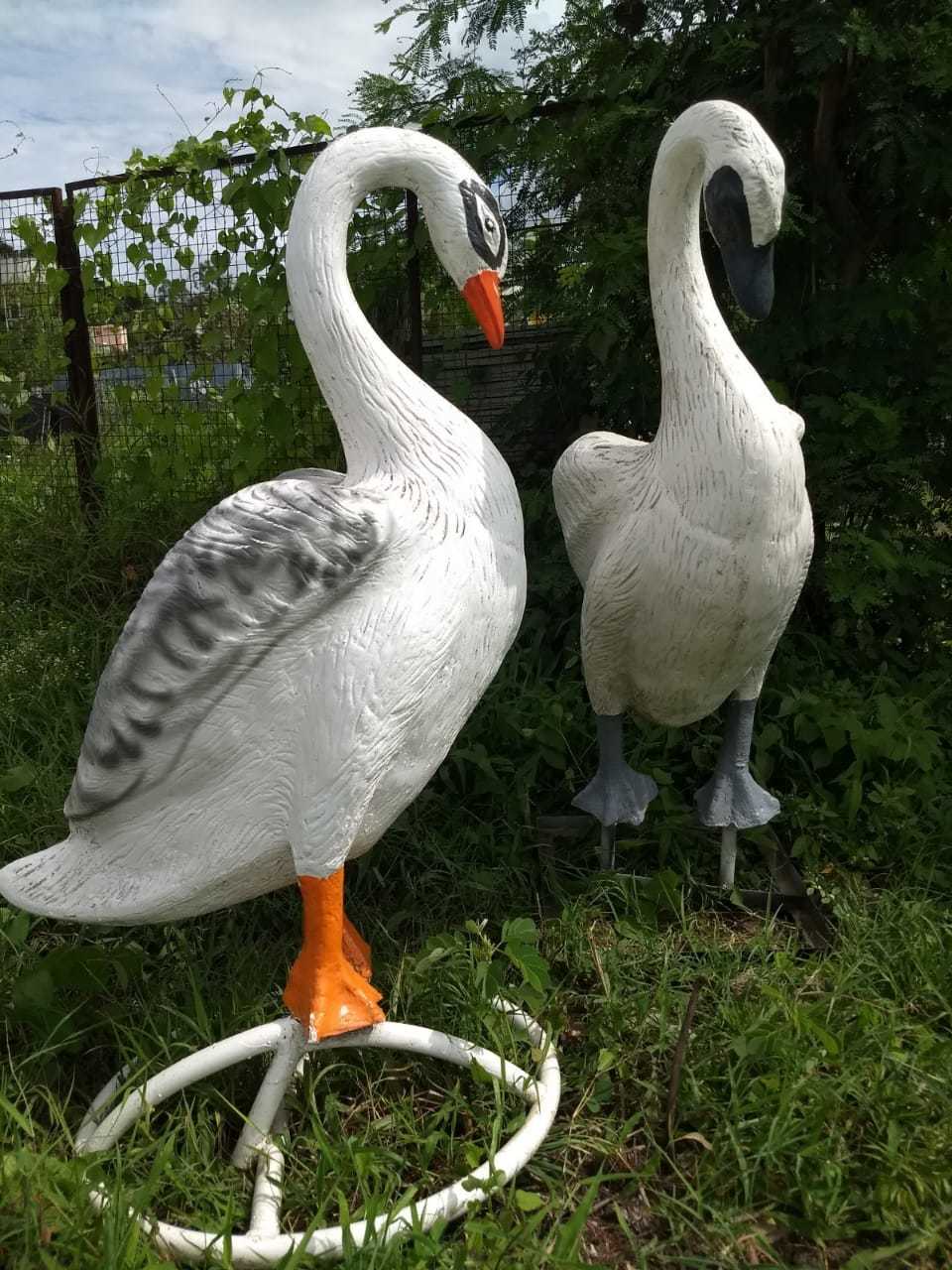 White Color Swan Frp Statue Height: 2-10 Inch (In)