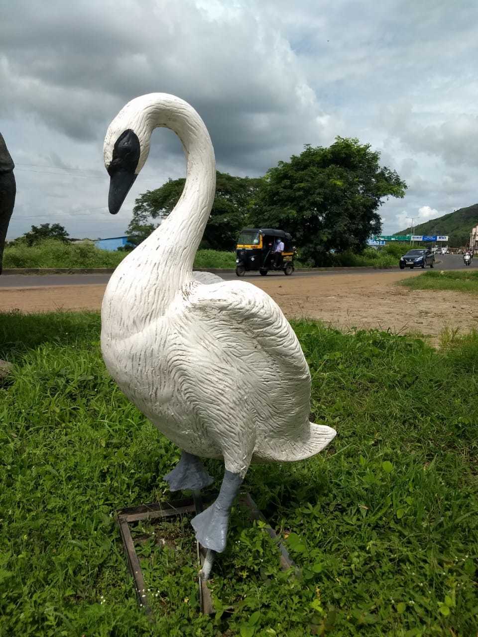 White Color Swan Frp Statue Height: 2-10 Inch (In)
