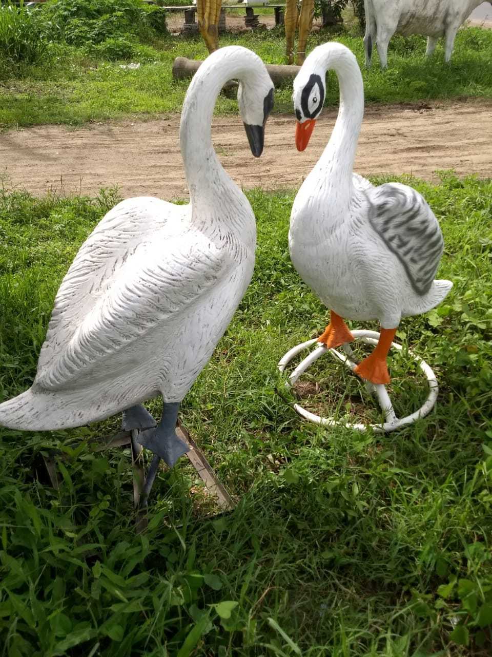 White Color Swan Frp Statue Height: 2-10 Inch (In)