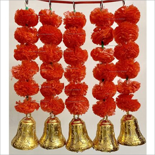 वॉशेबल स्फिंक्स आर्टिफिशियल मैरीगोल्ड फ्लफी फ्लावर और गोल्डन एंड सिल्वर हैंगिंग बेल्स शॉर्ट