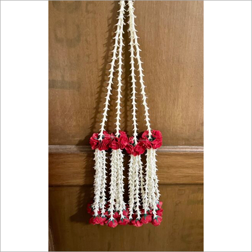 लाइट वेट स्फिंक्स आर्टिफिशियल रजनीगंधा और क्लस्टर्ड रोज़ स्ट्रिंग्स