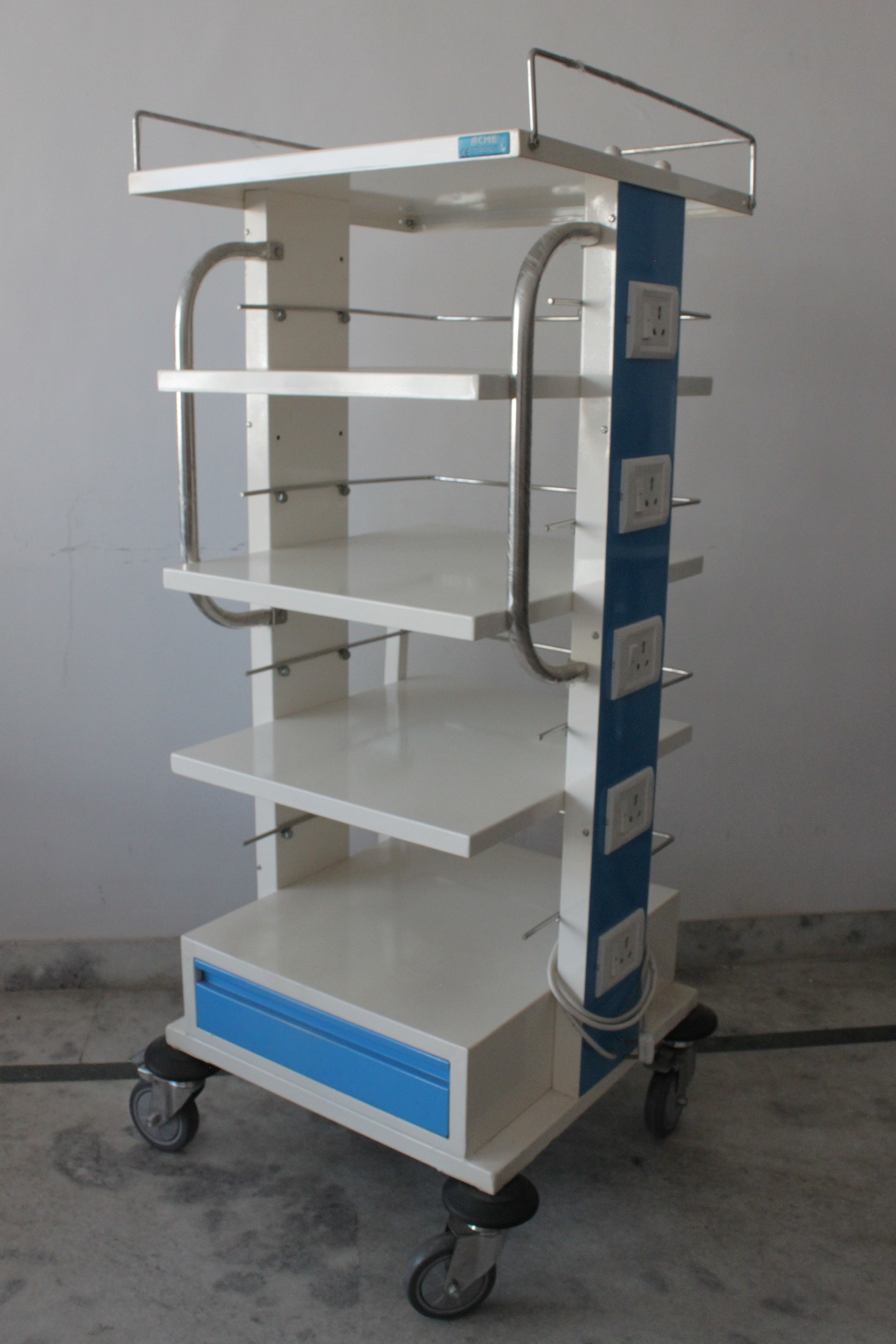 Monitor Trolley - Dimension (L*w*h): 800 Mm X 600 Mm X 1400 Mm Millimeter (Mm)