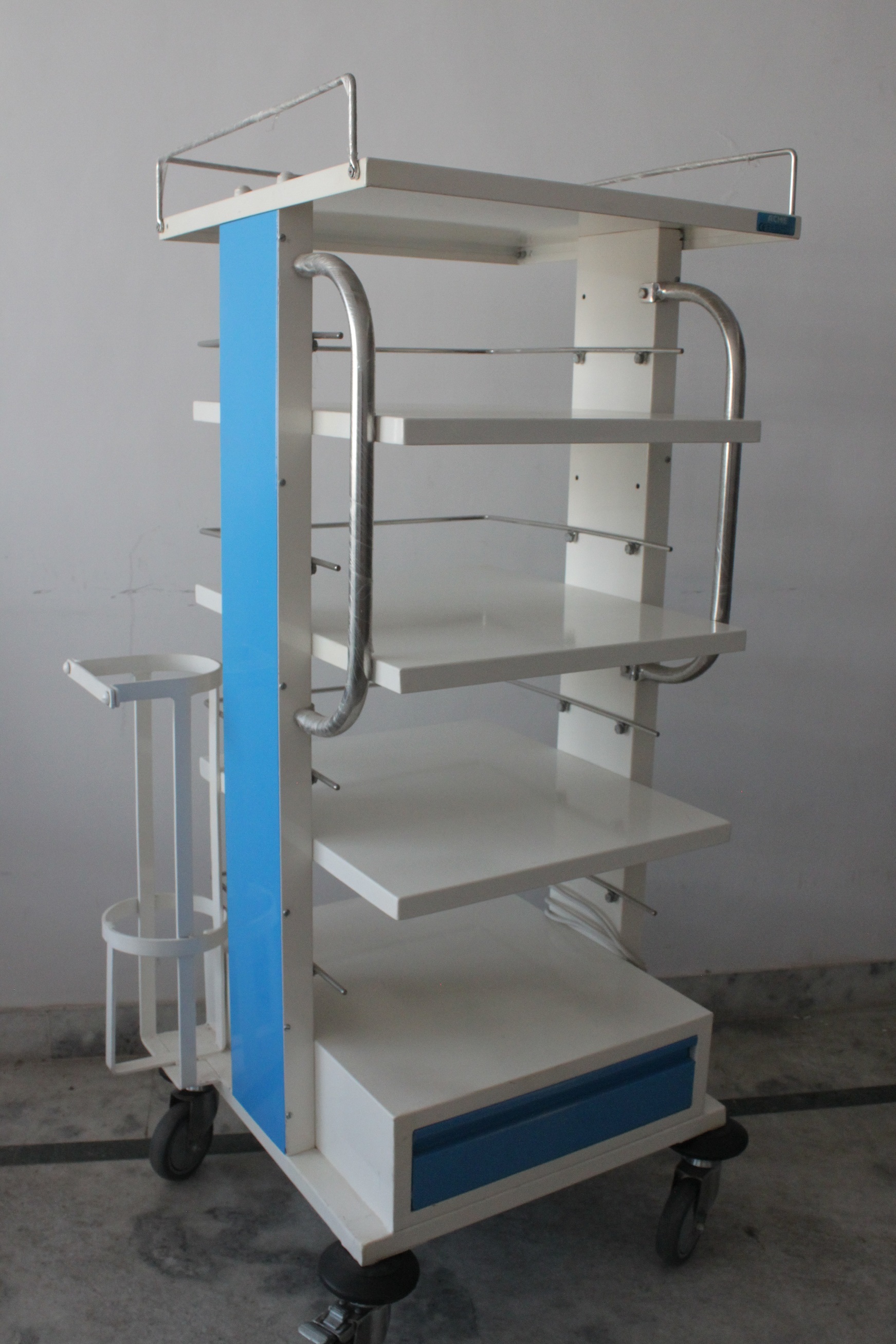 Monitor Trolley - Dimension (L*w*h): 800 Mm X 600 Mm X 1400 Mm Millimeter (Mm)