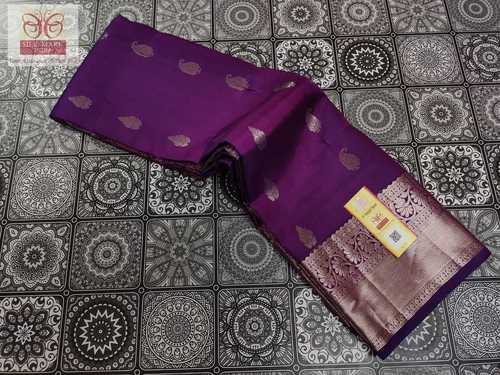 पर्पल (बैंगनी) सिल्वर कांजीवरम सॉफ्ट सिल्क साड़ी के साथ पेस्ट किया हुआ रंग