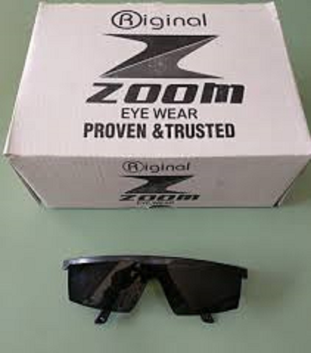 Clear Zoom - Plastic Material, 410 Grams , White Color, Unisex Design, Waterproof Protection For Industrial & Welding Use