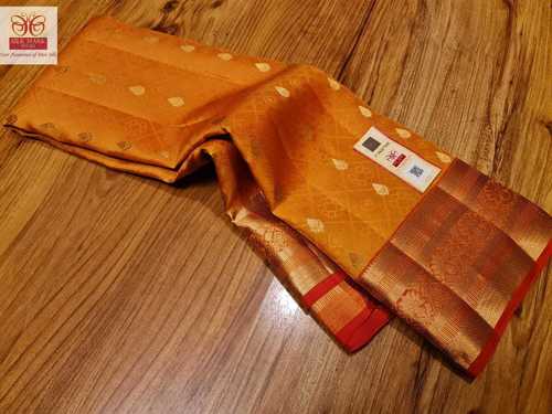 लाल शुद्ध कांचीपुरम फैंसी बॉर्डर साड़ी के साथ पीली