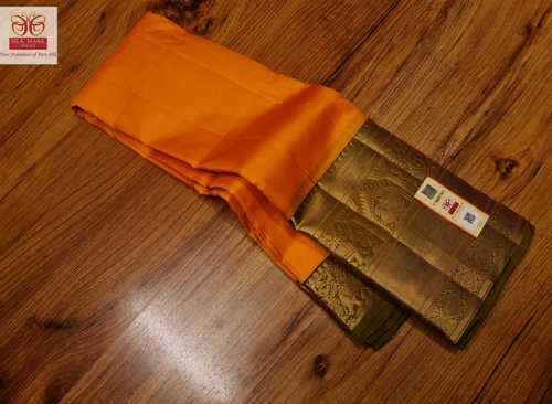 हरे रंग की सॉफ्ट सिल्क साड़ी कांचीपुरम सिल्क के साथ पीली