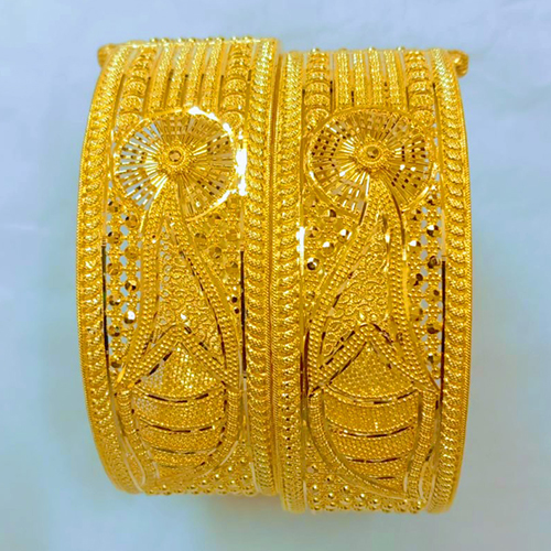 ट्रेंडी गोल्ड बैंगल्स