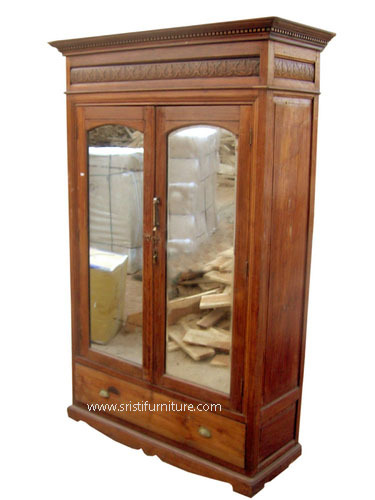 सजावटी लकड़ी की आलमारी