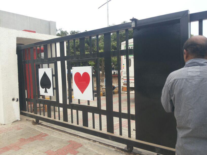 Automatic Sliding Gate - Steel Material, Standard Size, Eco-friendly White Finish | Hand Made With Forging Techniques, Enhanced Security And Aesthetic Appeal