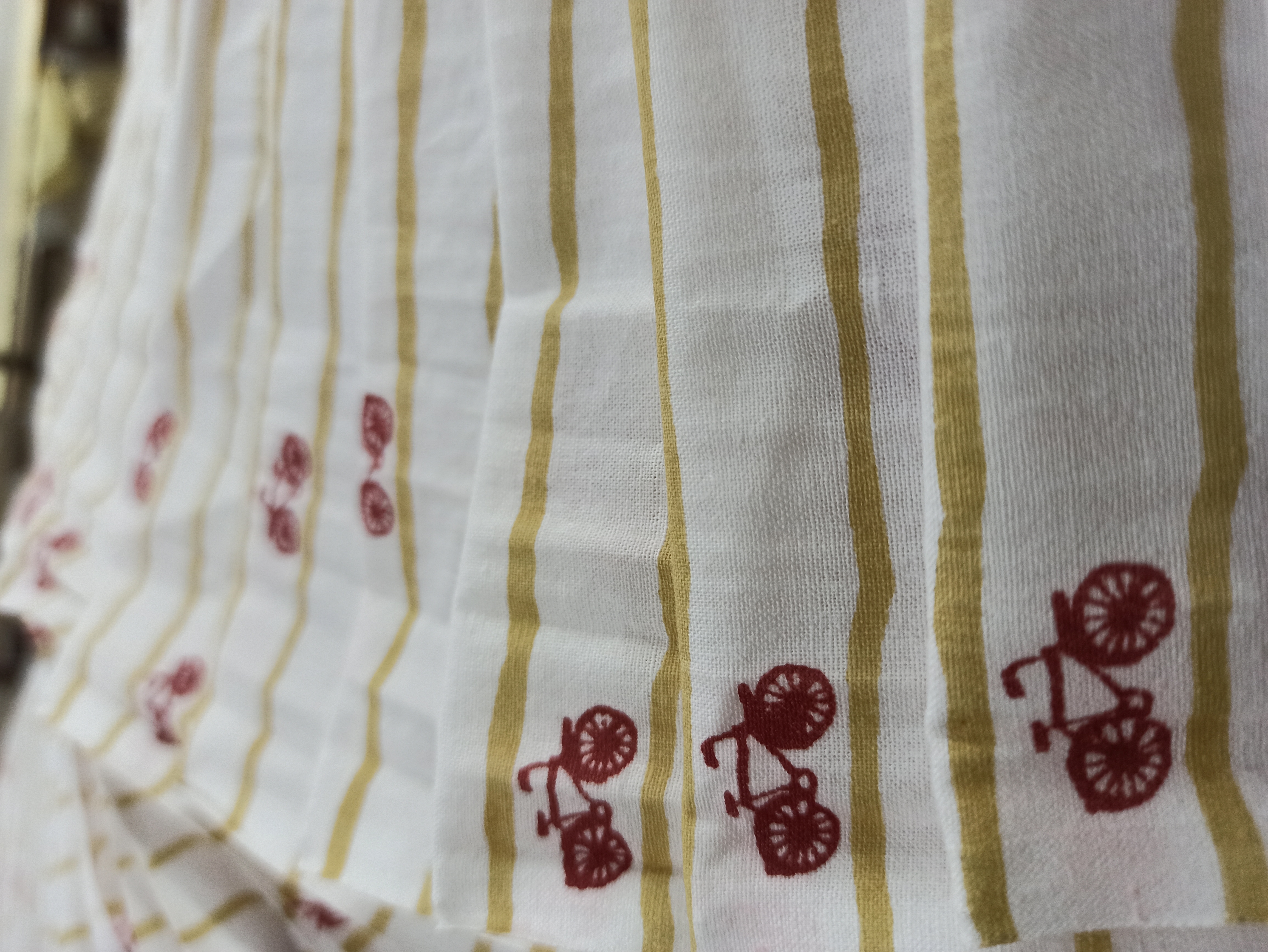 Poplin Natural Printed Organic Cotton Fabric - 150g Weight, 42" & 52" Width | Washable, Yarn Count 20/30/40 For Year-round Garment Use