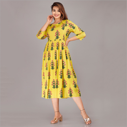 धोने योग्य महिलाओं की पीली ट्रेंडी मातृत्व कुर्ती