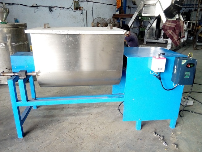 Powder Mass Mixture - Stainless Steel 316/304, 100 Kg/hr Capacity, Silver Color, Manual Control Mode, 5000 Watt Power, 415 Volt Voltage, Painted Surface Treatment, 1-year Warranty, 250 Kg Weight