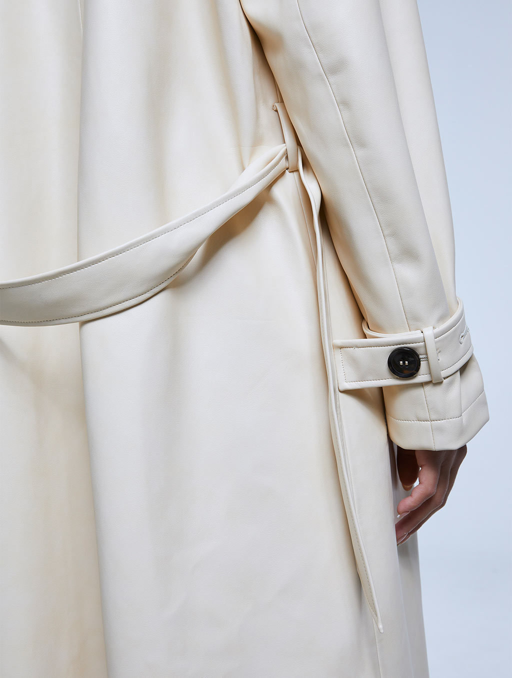 Artificial Leather Bags - Artificial Leather Material, Lightweight Design | Smooth Surface Finish, Rugged Durability, Skin-friendly Texture