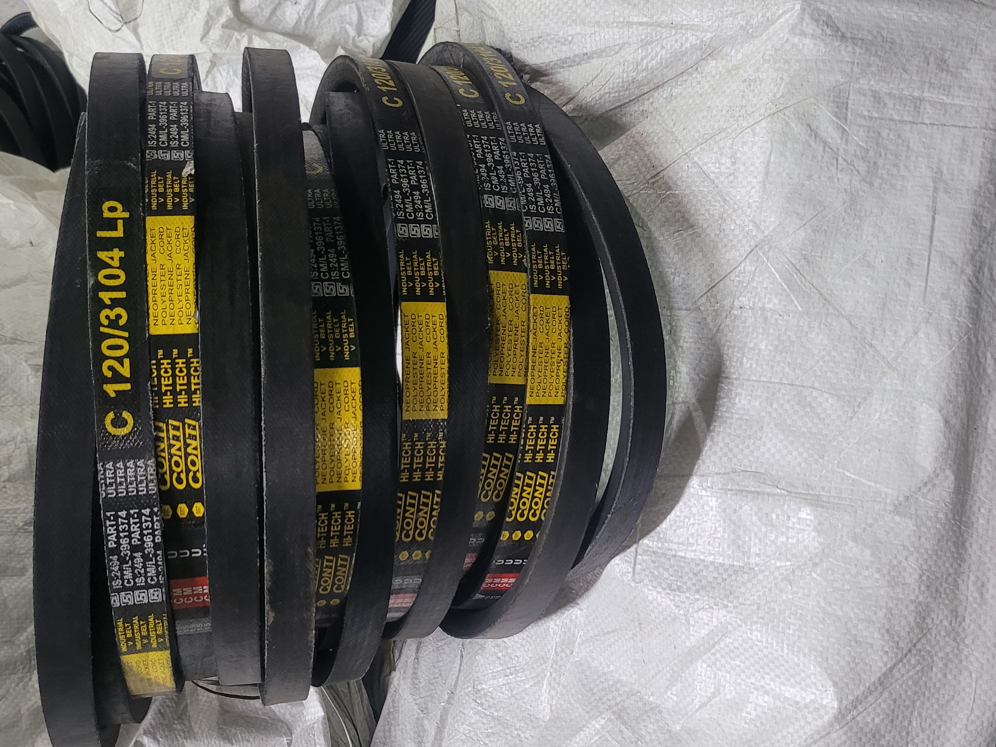 V Belts - Rubber, 100-500mm Length, 10-50mm Width, Black | Iso 9001 Compliant, 10-20mpa Tensile Strength, Power Transmission In Machinery