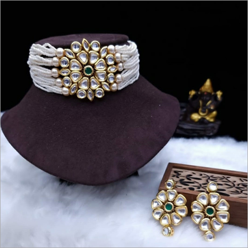 Necklaces Foil Dabbi Kundan Choker Set