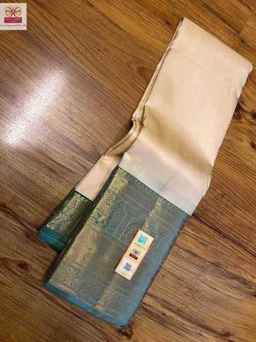 हरे शुद्ध कांचीपुरम सिल्क टिश्यूज़ बॉर्डर के साथ आधा सफ़ेद