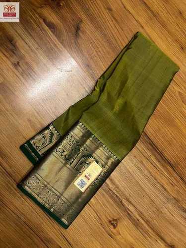 टिश्यूज़ ब्रोडर के साथ ग्रीन प्योर कांचीपुरम