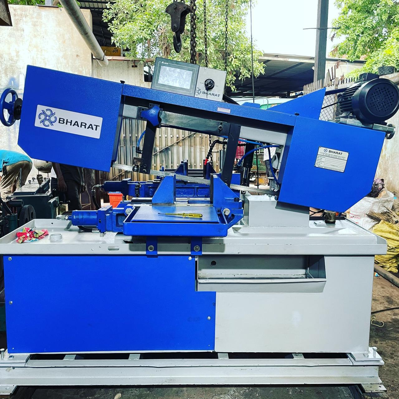 Automatic Band Saw Machine - Cutting Capacity: Round Dia. 210mm, Square 180mm | Key Features: Plc Control, Automatic Feeding, Heavy Duty Gearbox