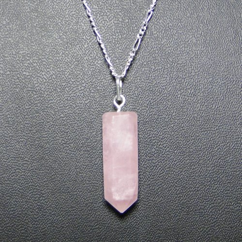 रोज़ क्वार्ट्ज़ सिंगल पॉइंट पेंडेंट