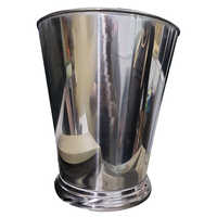 स्टील की बाल्टी