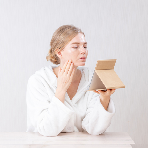 कॉम्पैक्ट फोल्डिंग मिरर एम बेज