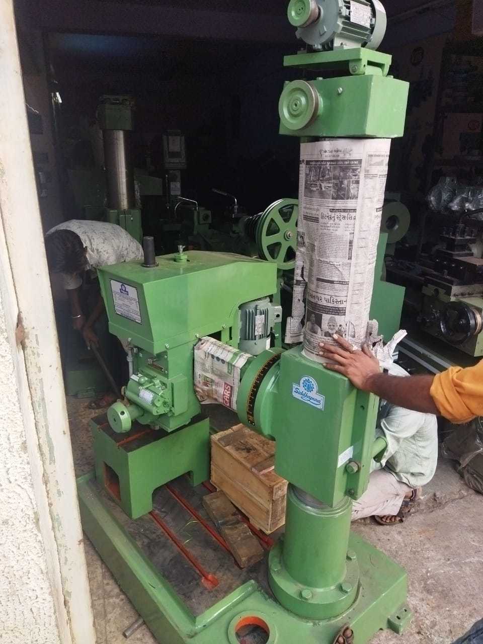 Automatic Industrial Radial Drill Machine