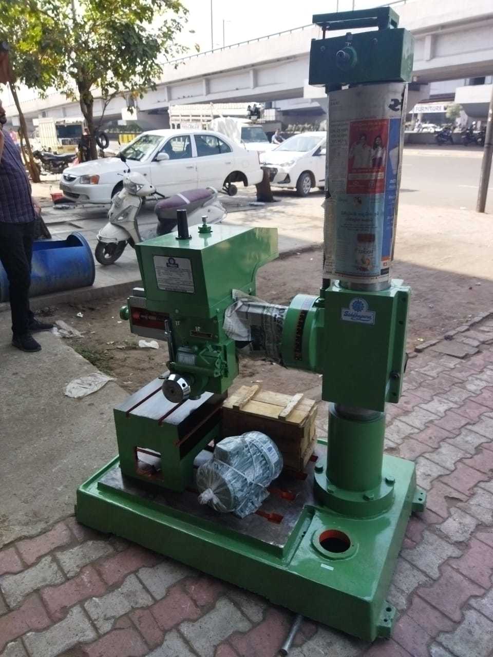 Automatic Industrial Radial Drill Machine