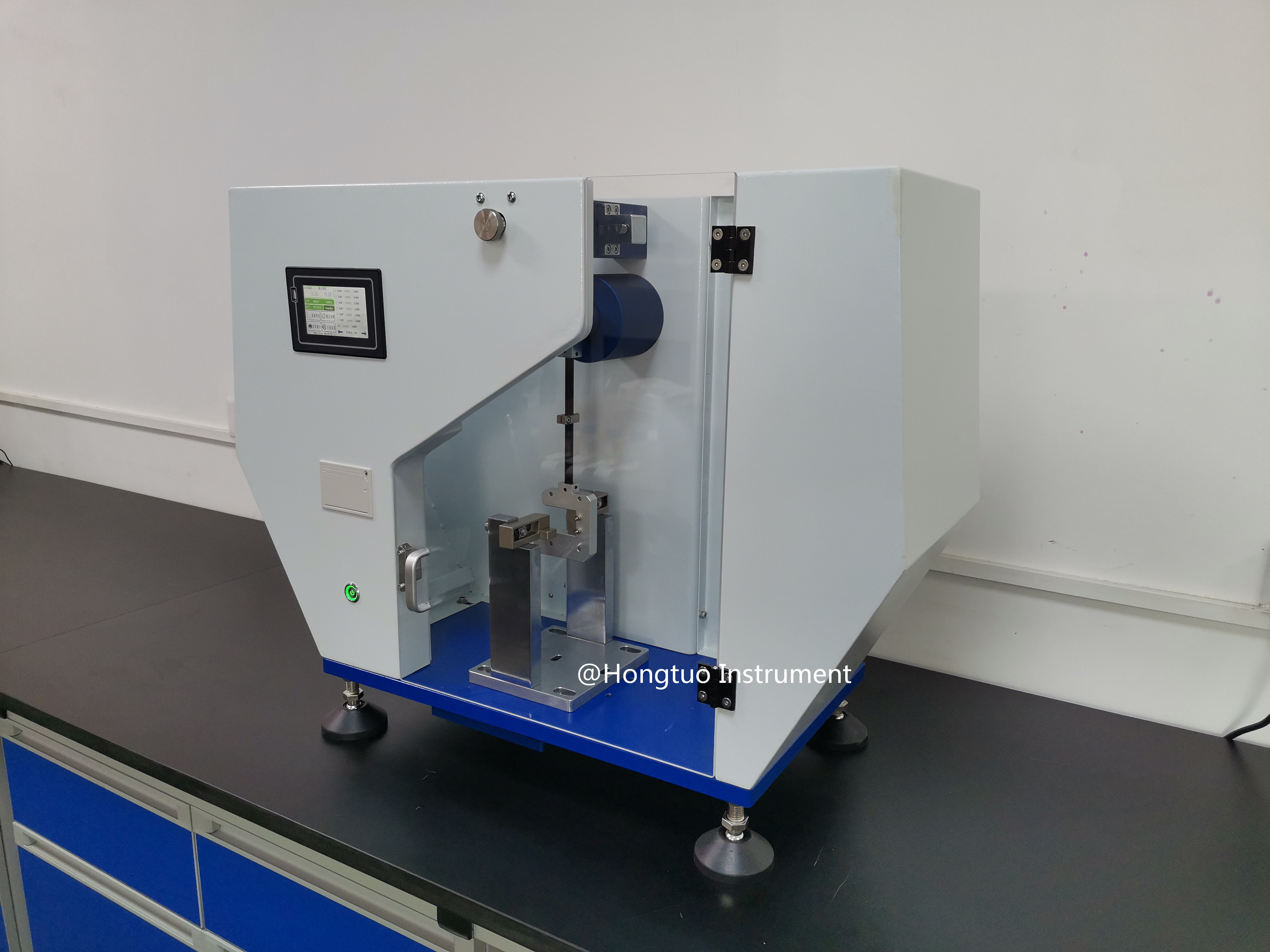 Digital Charpy Pendulum Impact Testing Machine Ht-1043-50d - Accuracy: 0.5% Of Reading %