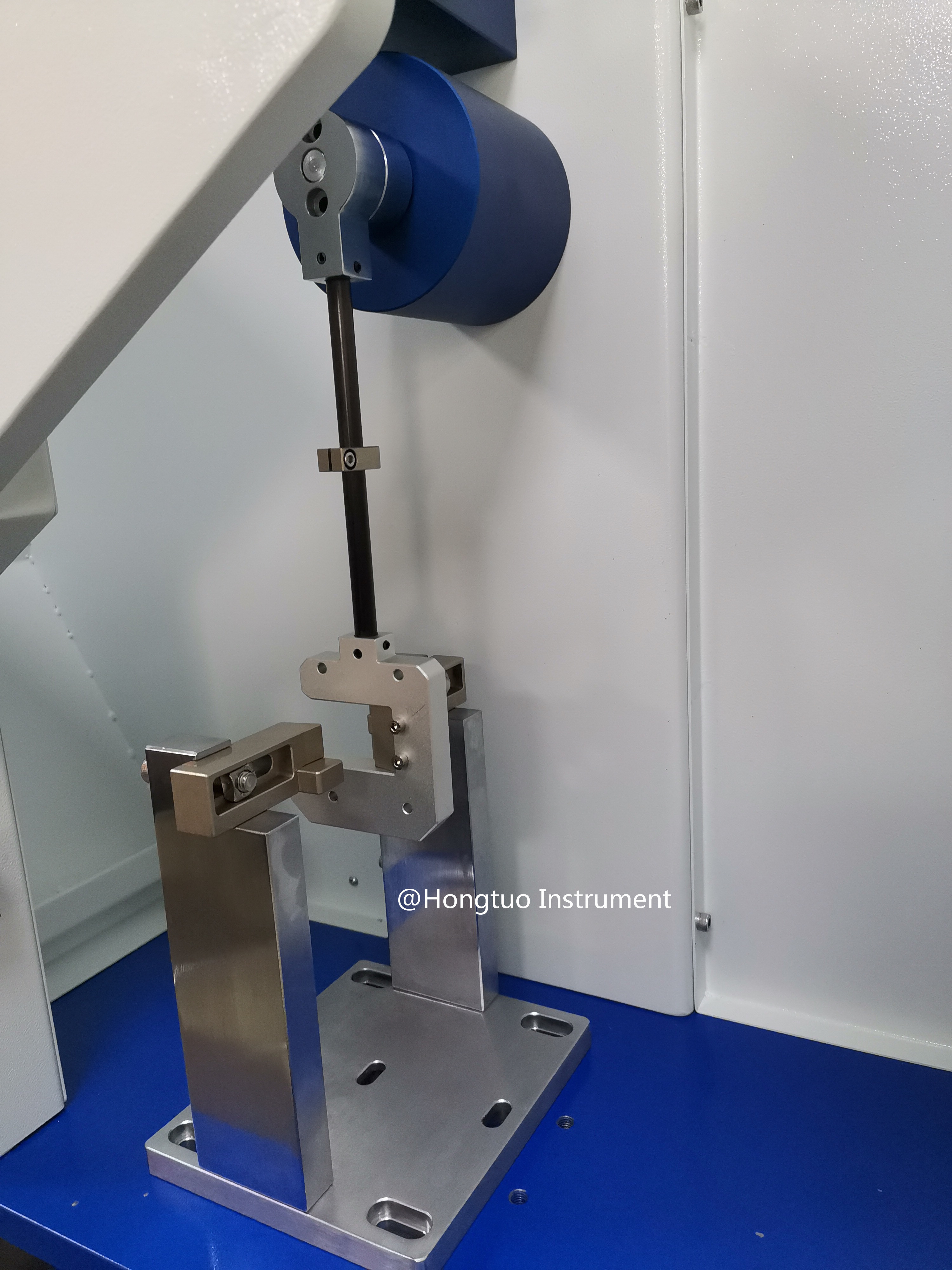 Digital Charpy Pendulum Impact Testing Machine Ht-1043-50d - Accuracy: 0.5% Of Reading %