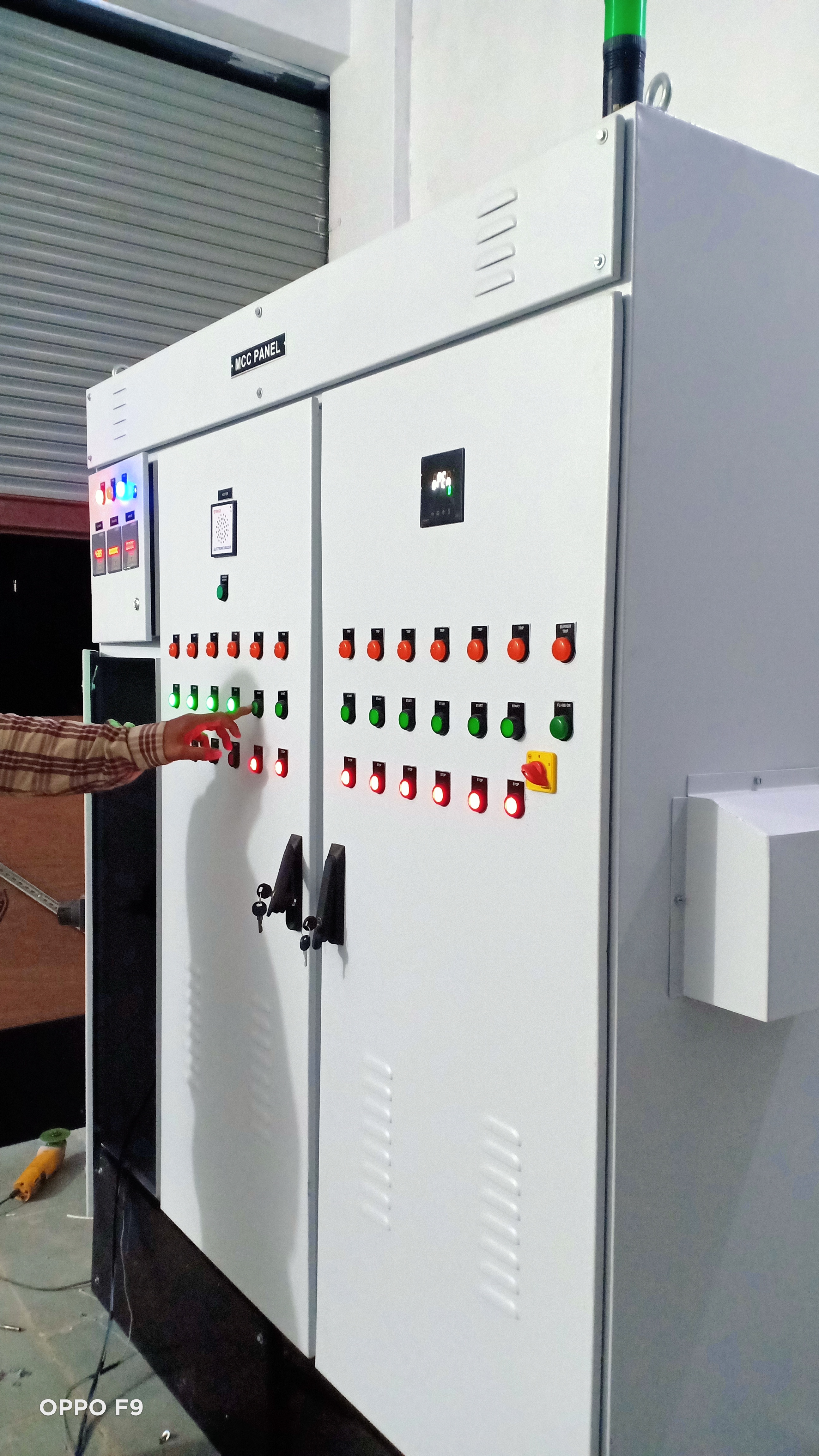 Mcc With Vfd Control Panel - Cover Material: Metal Base