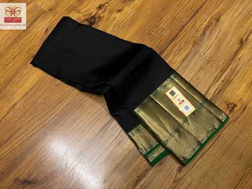 टिश्यूज़ बॉर्डर के साथ ट्रेडिशनल कांचीपुरम सिल्क