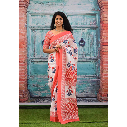 व्हाइट-ऑरेंज लेडीज़ फ्लोरल डिज़ाइन कॉटन साड़ी