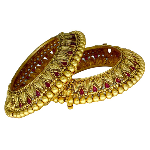 एंगेजमेंट डिज़ाइनर राजवाड़ी चूड़ियाँ