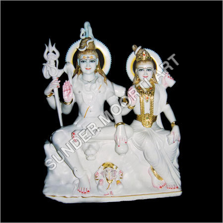 भगवान शिव पार्वती की प्रतिमा को चित्रित करना