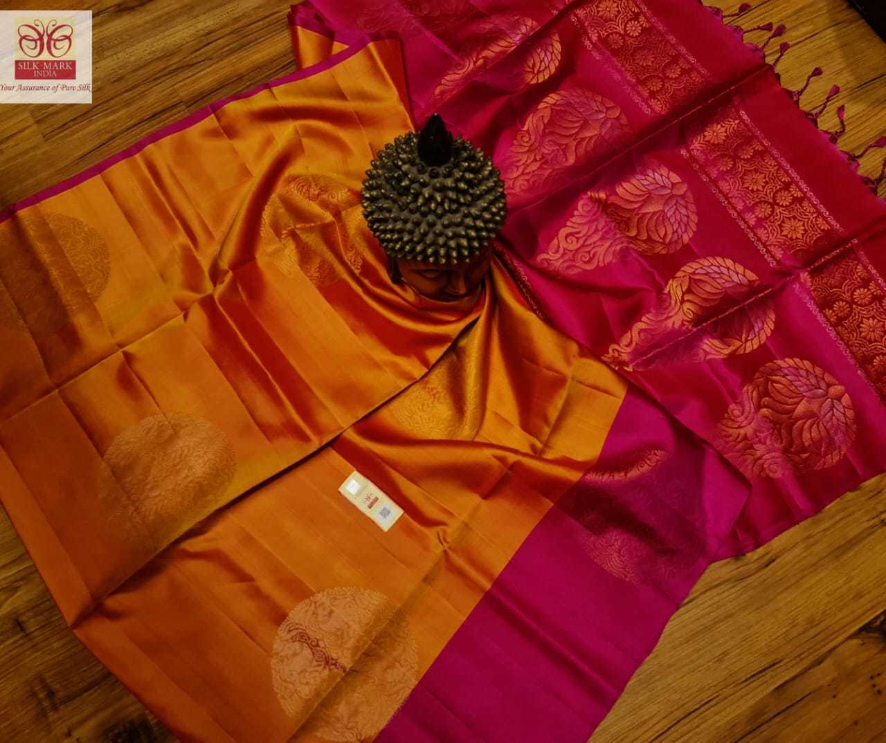 Traditional Pure Handloom Silk Saree With Big Butta.