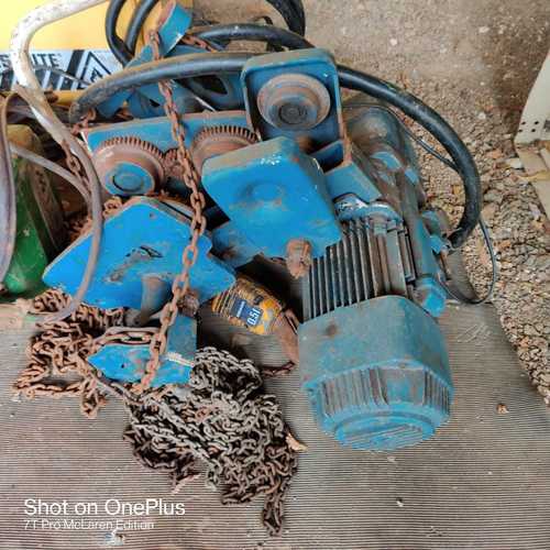 Demag Chain Hoist - 500 Kg Capacity, Electric Powered, Blue Finish | Ideal for Industrial Use at 50 Hertz Frequency