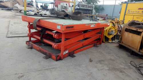 Scissor Lifter - Color: Red