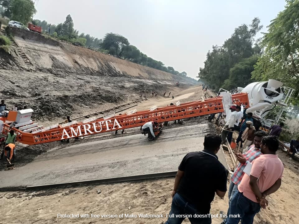 Canal Paver Capacity: 1200 Square Meter Per Day Ton/day