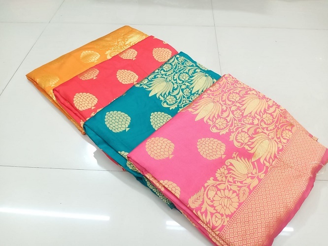 Lichi Silk Saree With Pallu