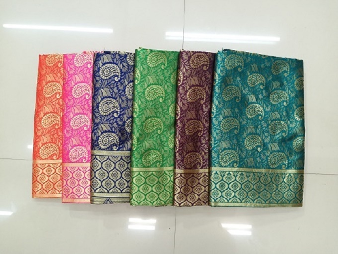 Lichi Silk Saree With Pallu