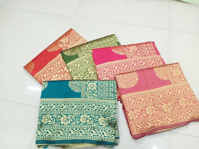 Lichi Silk Saree With Pallu