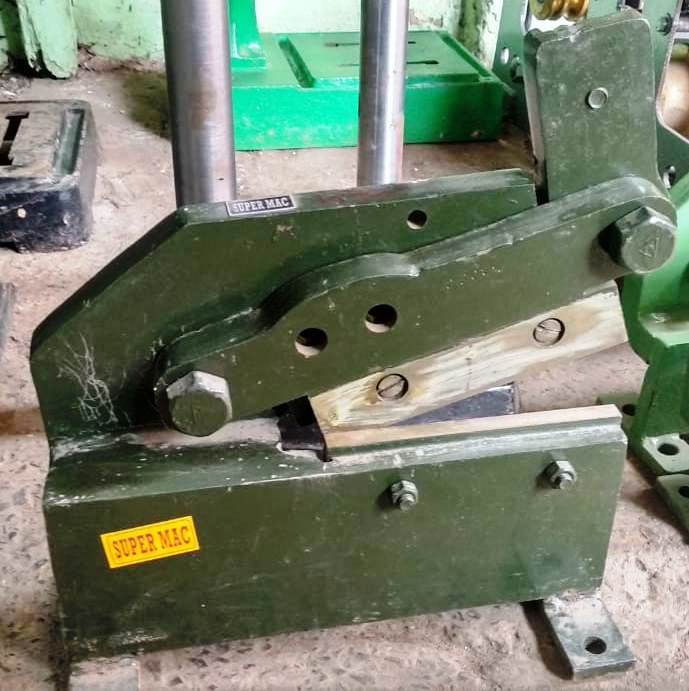 Hand Operated Shearing Machine