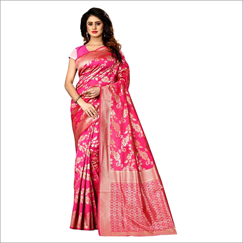 देवियों गुलाबी जल बनारसी साड़ी