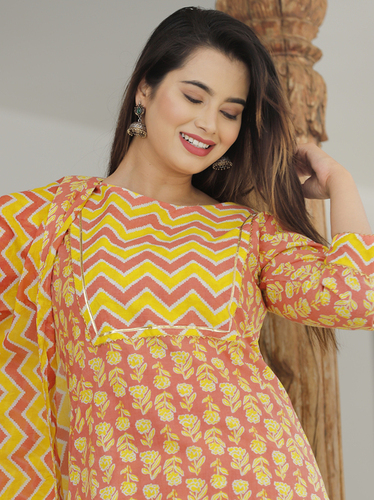 पैंट के साथ महिलाओं का कुर्ता